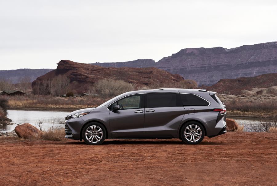  Toyota Sienna Platinum 2020 года  (фото 4 из 17)